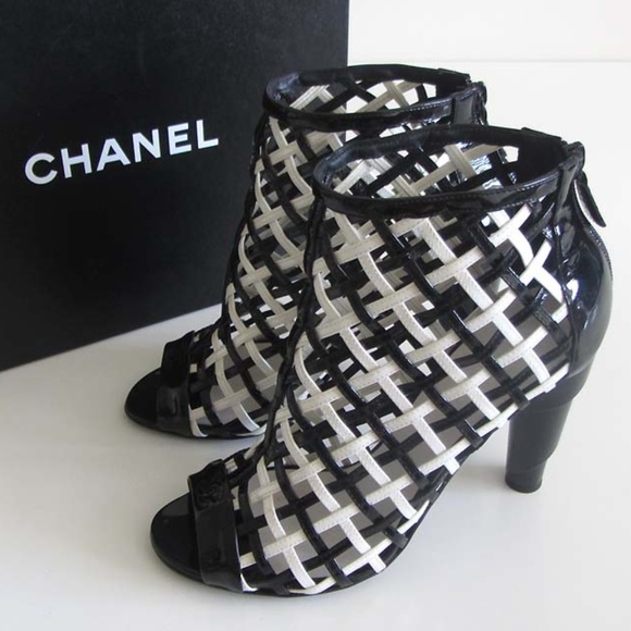 new CHANEL CC logo patent caged booties 41 / 11 US - Picture 3 of 8